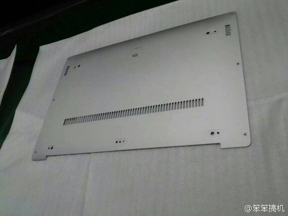 小米筆記本？看樣子面板是鋁模具